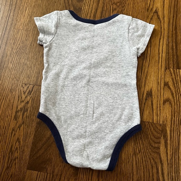 Baby boy navy blue fox outfit, size 9M (3 pcs - Levi’s, Carter’s, Yoga Sprouts) - Picture 6 of 11